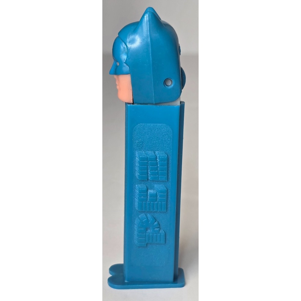 VINTAGE PEZ‎ DC COMICS "BATMAN" BLUE DISPENSER WITH FEET COLLECTIBLE EUC - Picture 4 of 5
